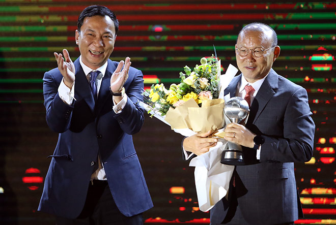 Đúng như dự đoán của giới chuyên môn, HLV Park Hang Seo của ĐT Việt Nam vượt qua&nbsp;mọi đối thủ để giành danh hiệu HLV xuất sắc nhất Đông Nam Á năm 2019.