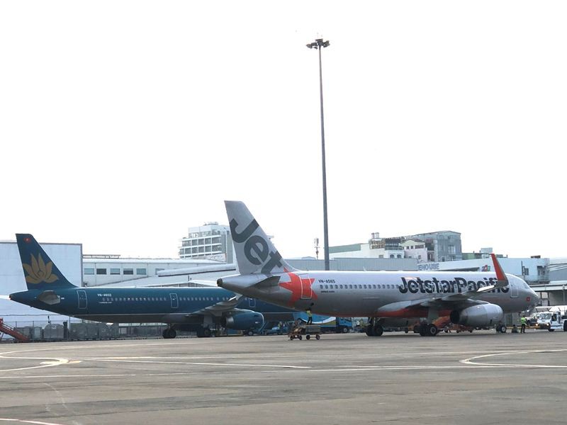 Hai hãng hàng không Vietnam Airlines và Jetstar Pacific hủy, lùi giờ khởi hành&nbsp; hàng loạt chuyến bay đi, đến Khánh Hòa, Nha Trang và Pleiku để tránh bão. Ảnh: P.ĐIỀN