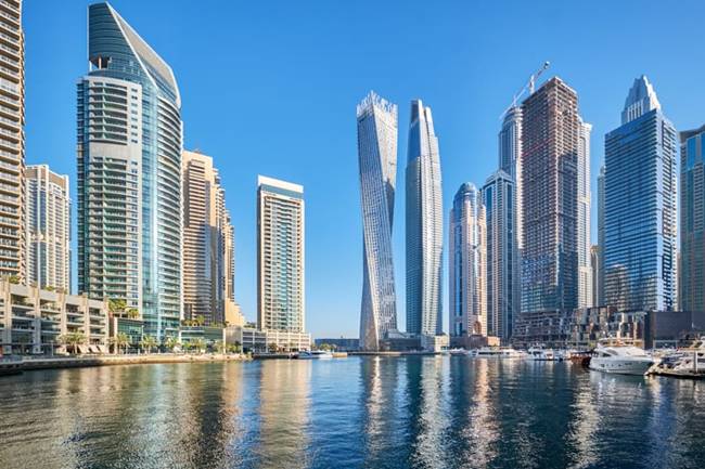 Dubai Marina là khu vực giàu có ở Dubai. Nơi đây có kênh đào nhân tạo, được xây dựng dọc theo bờ biển.