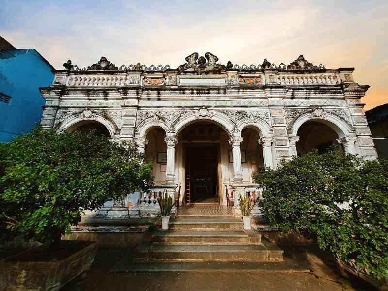 Nhà cổ Huỳnh Thủy Lê là một trong những điểm hút khách du lịch của Sa Đéc nằm cạnh dòng Mekong thơ mộng.