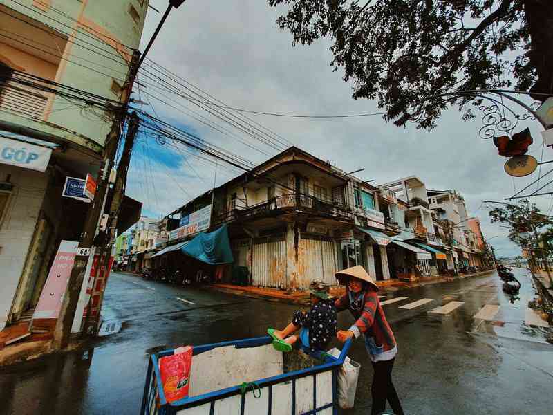 Những ngôi nhà san sát tại Bờ Kè Sa Đéc.