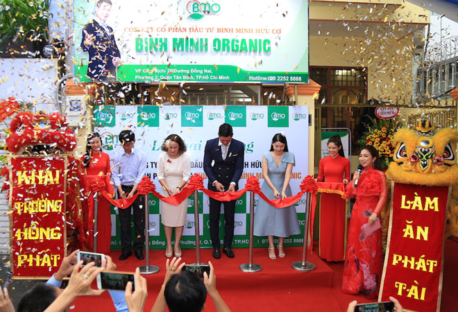 Cắt băng khai trương Bình Minh Organic.