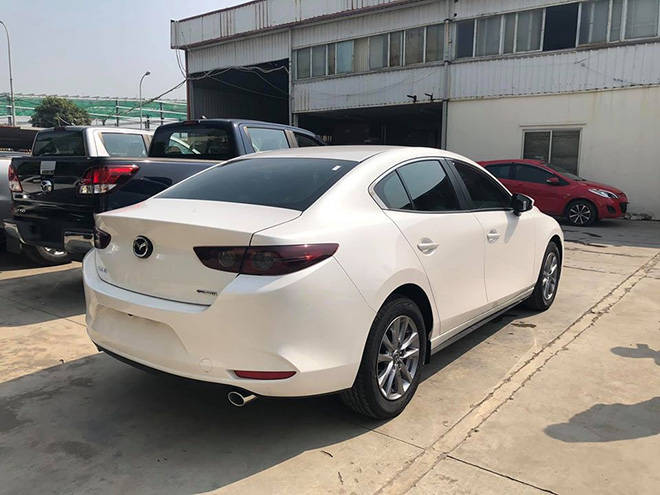 Soi chi tiết Mazda3 thế hệ mới sedan phiên bản tiêu chuẩn với ghế nỉ - 7