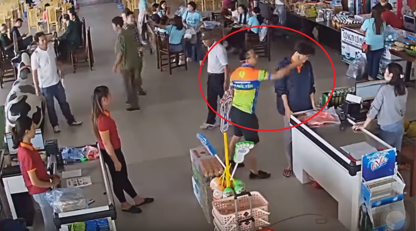 Thượng úy Nguyễn Xô Việt tát nhân viên trạm dừng nghỉ bị camera an ninh ghi lại
