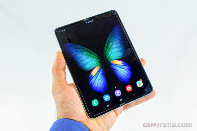 Galaxy Fold bán "cháy hàng" tại Trung Quốc.