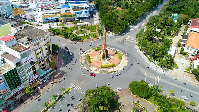Vòng xoay tượng đài trung tâm thành phố Cà Mau
