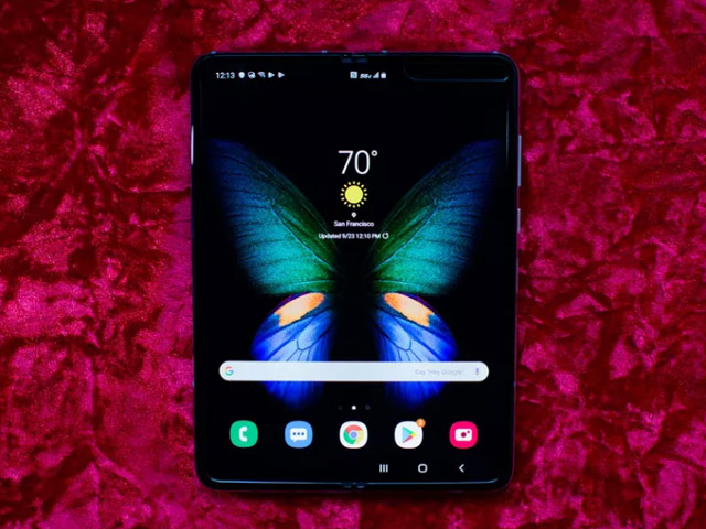 HOT: Smartphone gập lại Galaxy Fold sắp ra mắt tại Việt Nam