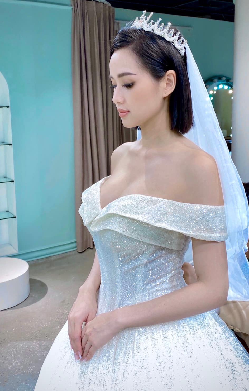 Sau gần 5 năm, Tâm Tít gây bất ngờ khi lại diện trang phục cô dâu, xinh đẹp không khác gì nhiều năm về trước.