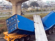 Tin tức trong ngày - Vụ container kéo sập dầm cầu ở Sài Gòn: Nghi ngờ tĩnh không không đảm bảo an toàn