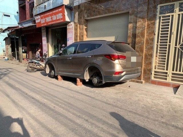 Đỗ "xế hộp" trước cửa nhà, bất ngờ bị kẻ gian trộm mất bánh xe