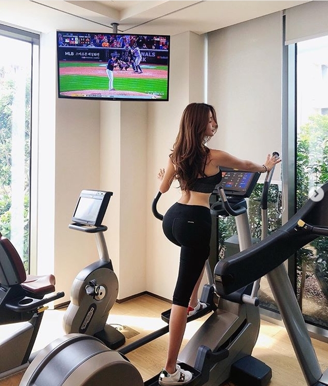 Ngoài ra, cô còn cưỡi ngựa, bơi lội và tập gym đều đặn mỗi tuần tối thiểu 2 buổi.