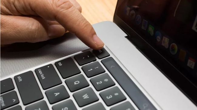 Phím Escape cứng đã quay trở lại trên MacBook Pro 16 inch sau khi nhận rất nhiều khiếu nại từ các lập trình viên.