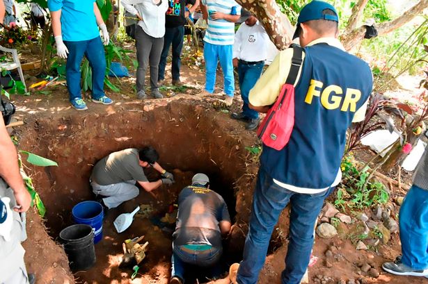 Giới chức El Salvador phát hiện nơi thành viên băng đảng MS-13 chôn xác người tập thể.