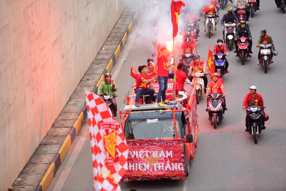 Việt Nam - UAE: Lịch sử tái hiện, triệu fan vỡ oà cùng giấc mơ World Cup - 46