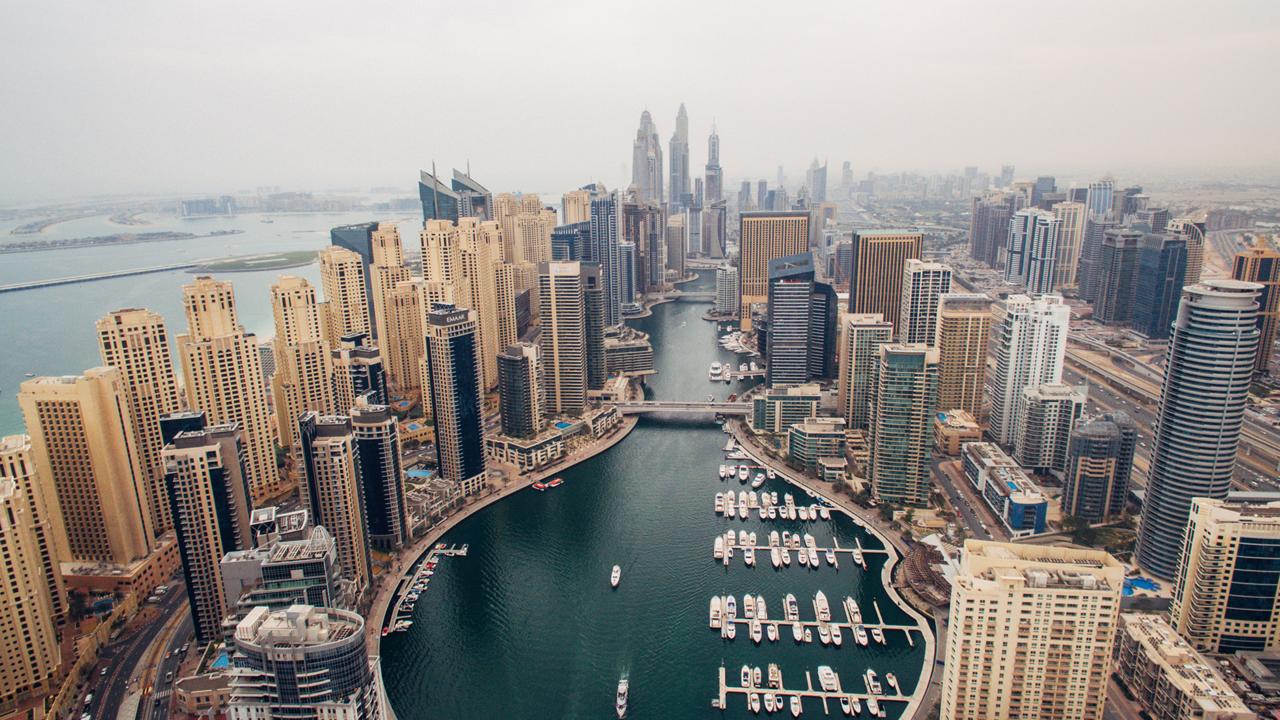 Dubai là một trong những thành phố ở UAE có số đông người nước ngoài sinh sống.