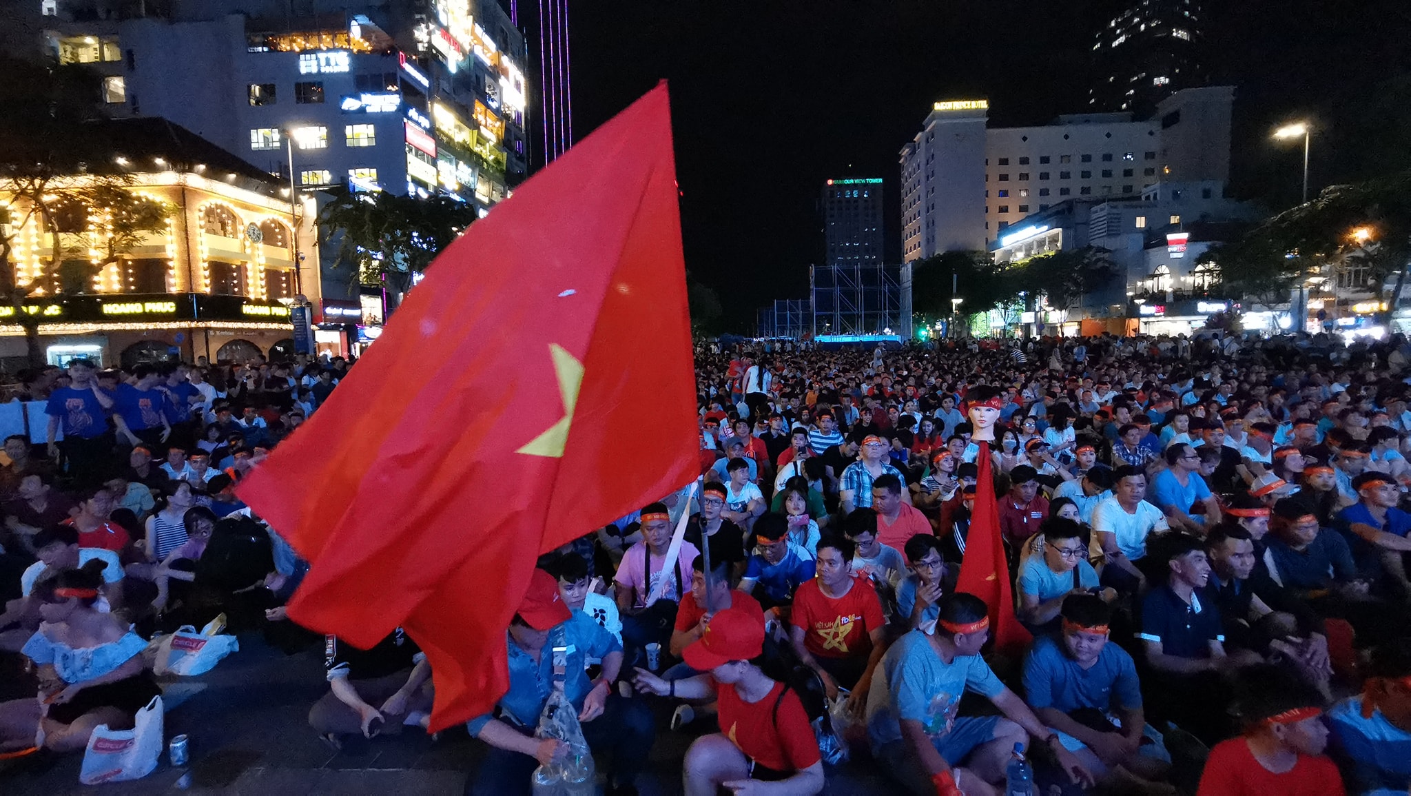 Việt Nam - UAE: Lịch sử tái hiện, triệu fan vỡ oà cùng giấc mơ World Cup - 12