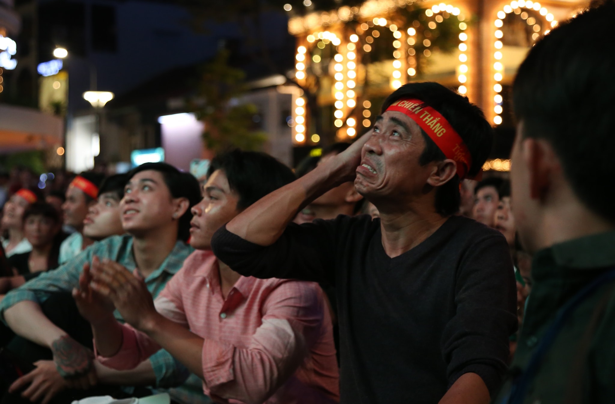 Việt Nam - UAE: Lịch sử tái hiện, triệu fan vỡ oà cùng giấc mơ World Cup - 3