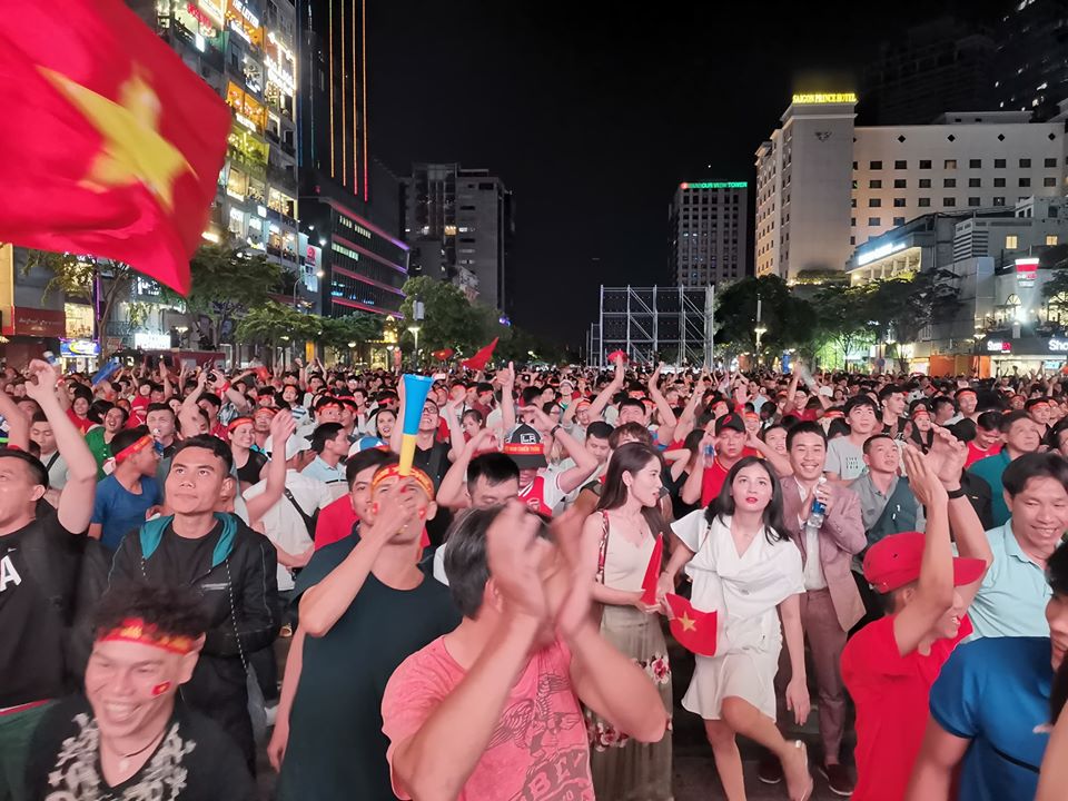 Việt Nam - UAE: Lịch sử tái hiện, triệu fan vỡ oà cùng giấc mơ World Cup - 1
