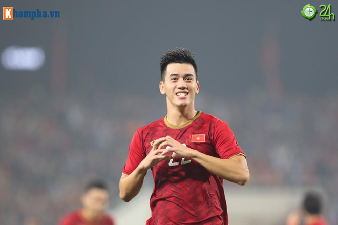 Tiền đạo Tiến Linh ghi bàn mở tỉ số trận đấu gặp UAE