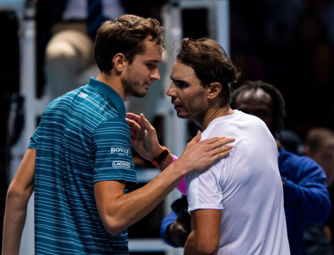 Medvedev thua tiếc nuối trước Nadal