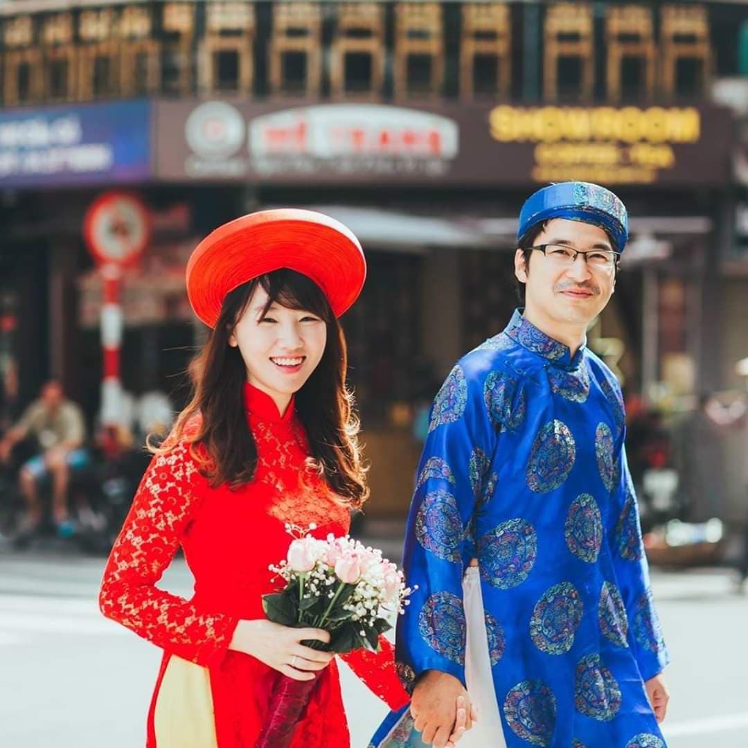 Mai Phương và Chino là một cặp đôi chồng Nhật vợ Việt đang sinh sống và làm việc tại Hà Nội.