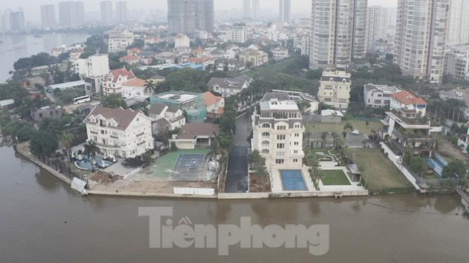 Trước thực trạng lấn chiếm bờ sông Sài Gòn làm của riêng, lãnh đạo TPHCM&nbsp;khẳng định quan điểm của TPHCM là không cho phép các công trình biến hẻm, bờ sông thành của riêng.