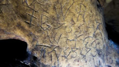 Những dấu ấn phù thủy bên trong hang động 60.000 năm tuổi