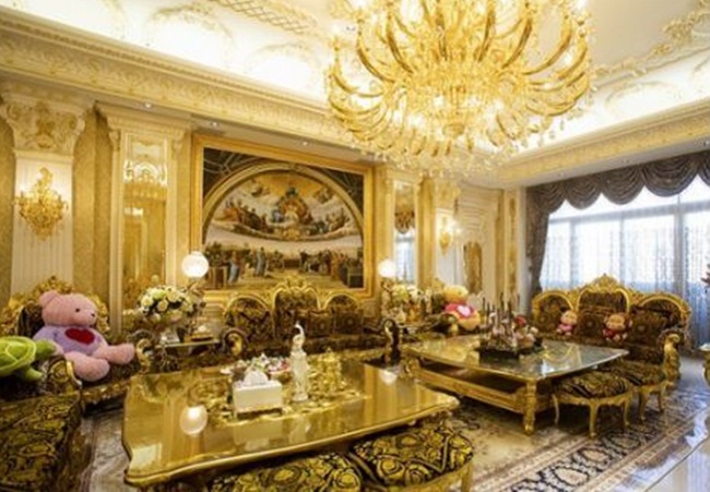 Nội thất phòng khách mang phong cách cổ điển châu Âu. 
