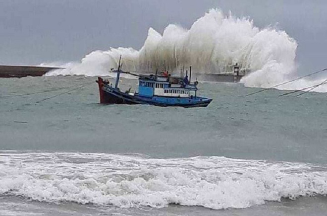 Biển Đông chuẩn bị hứng 2 cơn bão liên tiếp từ ngoài khơi Thái Bình Dương vào. Ảnh minh họa NLĐ.