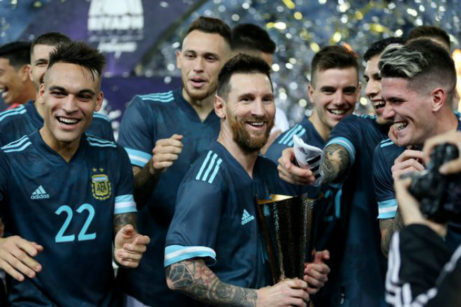 Messi giành danh hiệu đầu tiên cùng ĐT Argentina sau khi đánh bại Brazil, nhưng là giải đấu giao hữu tổ chức tại Saudi Arabia