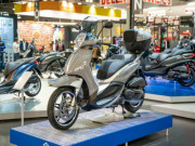 Thế giới xe - Cận cảnh 2020 Piaggio Beverly, đối thủ mạnh của 2020 Honda SH 300i