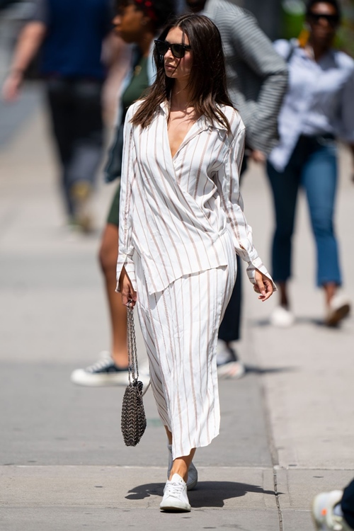 4 kiểu diện suit thu hút ánh nhìn của Emily Ratajkowski - 12