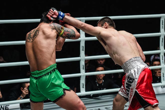 Huyền thoại Muay thua đau tân binh ONE Championship