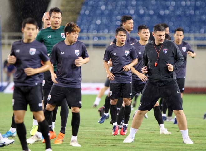 ĐT Thái Lan đội mưa ở Mỹ Đình luyện bí kíp của siêu HLV Nhật đấu Việt Nam - 1