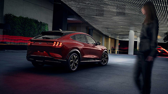 Ford Mustang Mach-E 2021, mẫu SUV chạy điện hiệu suất cao chính thức ra mắt - 10