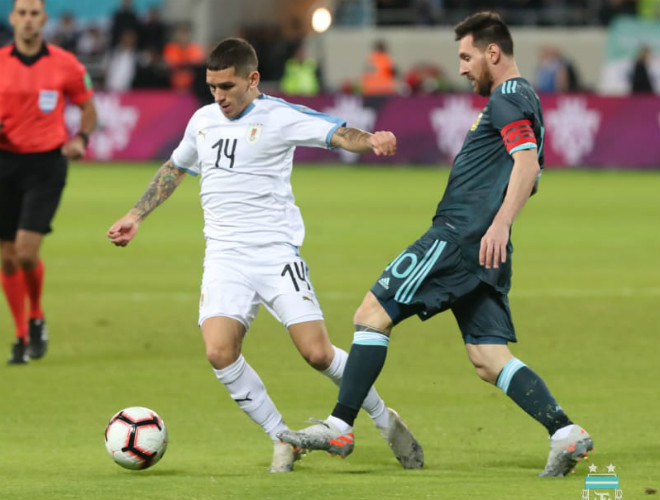 Messi, Suarez ghi bàn lẫn kiến tạo, Argentina và Uruguay cầm chân nhau trong trận cầu 4 bàn