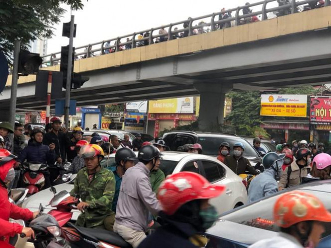 Giao thông khu vực này ùn tắc nghiêm trọng.