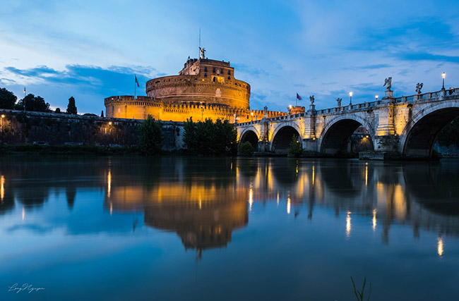 Lâu đài thiên thần (Castel Sant&#39;Angelo) rực sáng trong đêm