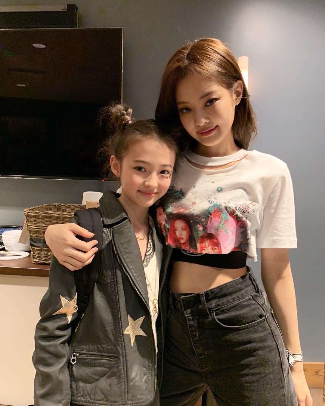 Ella Gross được ví là chị em song sinh với Jennie của Black Pink.