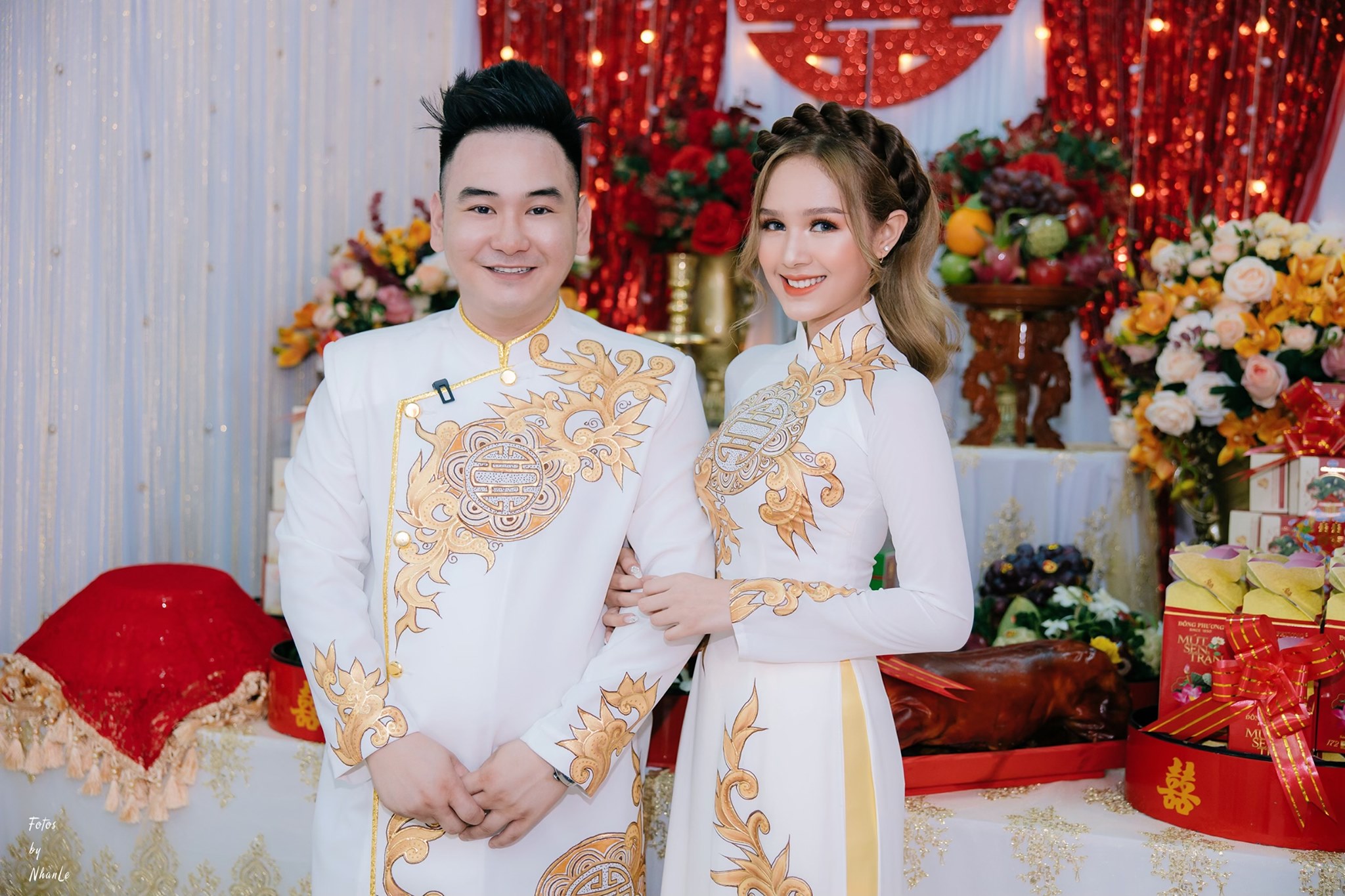 Cặp đôi Xemesis (Hiếu Nghiêm) và Xoài Non (Trang Phạm) vừa tổ chức lễ đính hôn trong tháng này với sự chúc phúc của đông đảo khán giả.