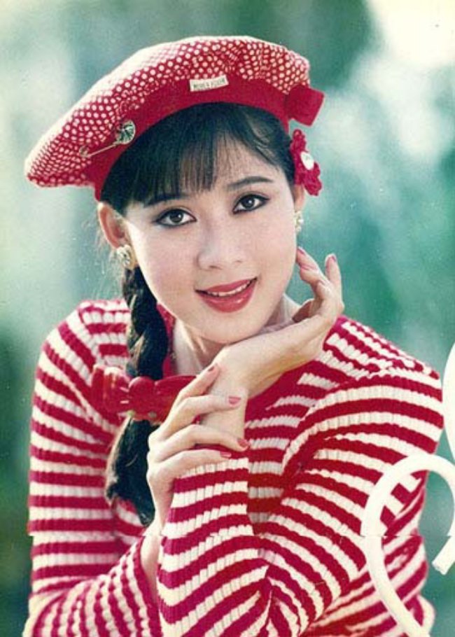 Diễm Hương được coi là "Đệ nhất mỹ nhân" của dòng phim "mì ăn liền" những năm 1990-2000. Cô là một trong những diễn viên sở hữu nhan sắc xinh đẹp, dịu dàng ở thời điểm này.