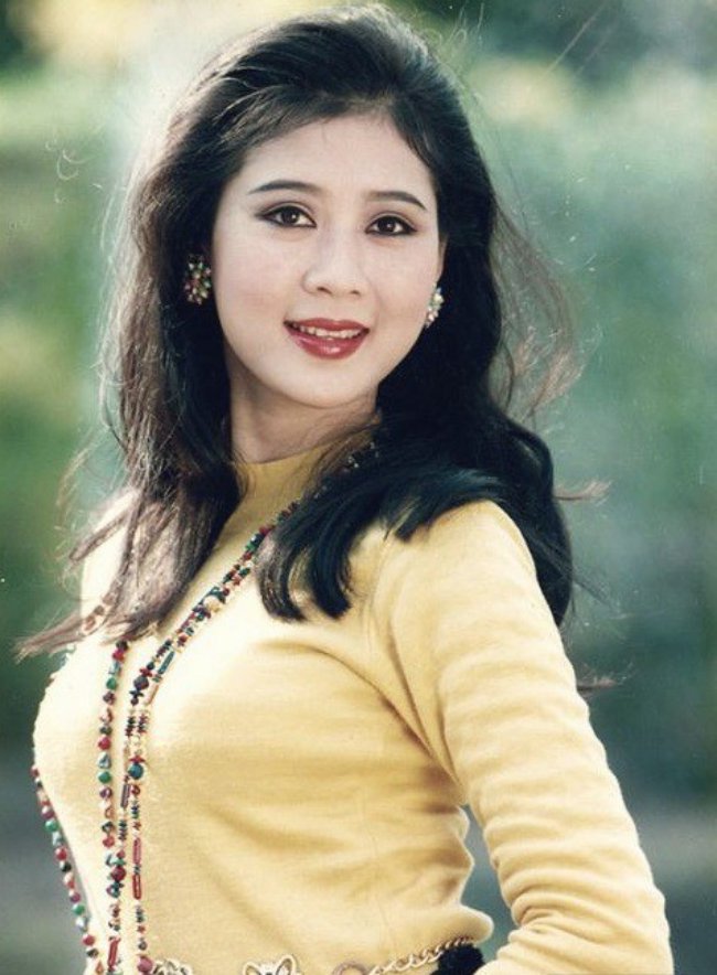 Tuy nhiên, sau sóng gió tình cảm vào năm 1997, Diễm Hương rút khỏi làng giải trí, không tham gia bất cứ hoạt động gì trong showbiz và hạn chế liên lạc với bạn bè.