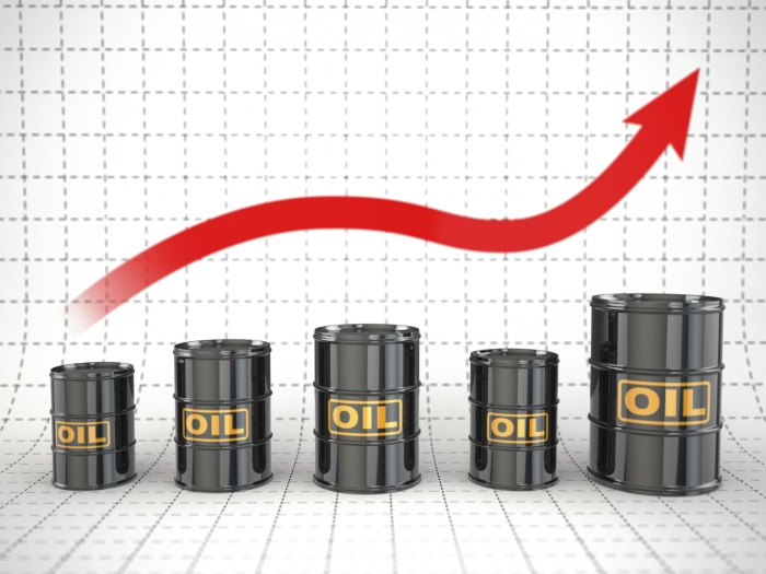 Giá dầu thô tăng mạnh gần 2 USD/thùng