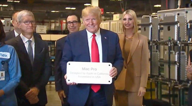 Tổng thống Donald Trump thăm nhà máy lắp ráp Mac Pro tại Austin, Texas, Mỹ hôm 20/11/2019. Ảnh: Internet