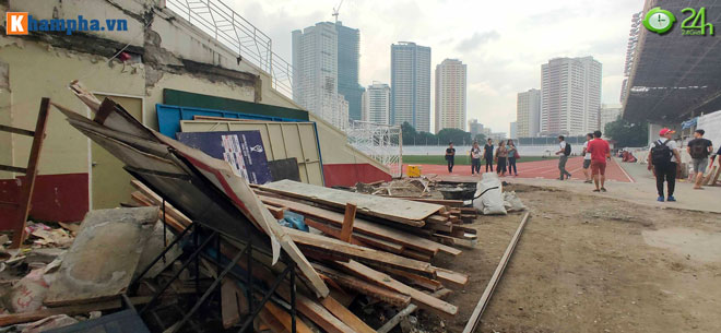 Trong khi đó, sân vận động Rizal Memorial lại khá ngổn ngang trước ngày khai cuộc môn bóng đá nam SEA Games 2019.