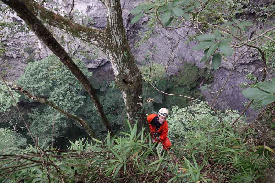 Trung Quốc phát hiện ra hang động nguyên thủy bí ẩn - 6