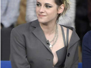 Thời trang - Học &quot;thiên thần&quot; Kristen Stewart mặc style buông áo hững hờ