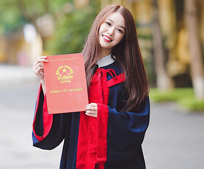 Trang Nhung vừa tốt nghiệp Đại học Mở Hà Nội.