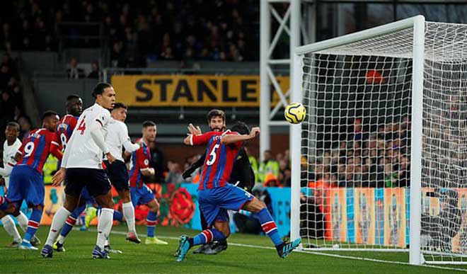 Crystal Palace mừng hụt với bàn thắng cuối hiệp 1 bị trọng tài tước vì VAR