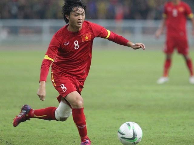 Tiền vệ Tuấn Anh tuyển Việt Nam ưa mặc lãng tử như sao Hàn Quốc